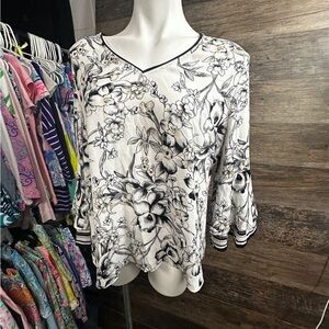 White House Black Market Relaxed Graphic Floral Blouse 3/4 Bell Sleeve